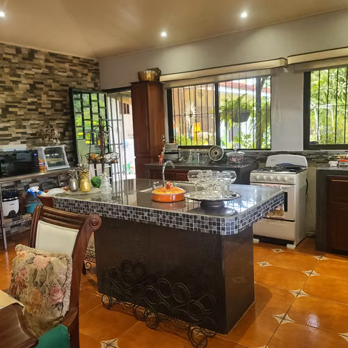 PROPIEDAD DE 2783 M2 CON CASA DE 400 M2 EN OROTINA