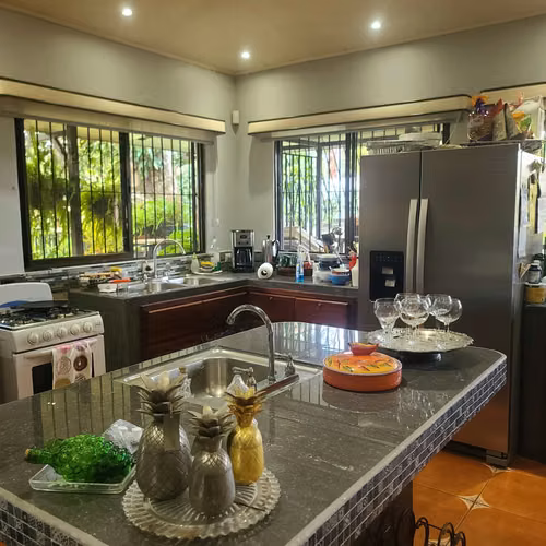 PROPIEDAD DE 2783 M2 CON CASA DE 400 M2 EN OROTINA