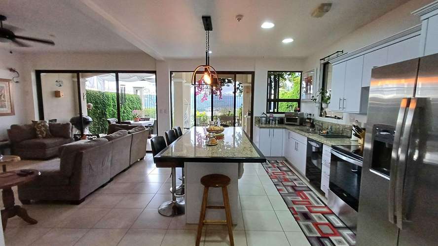 Venta de casa en Colinas de Montealegre La Unión - Imagen 4