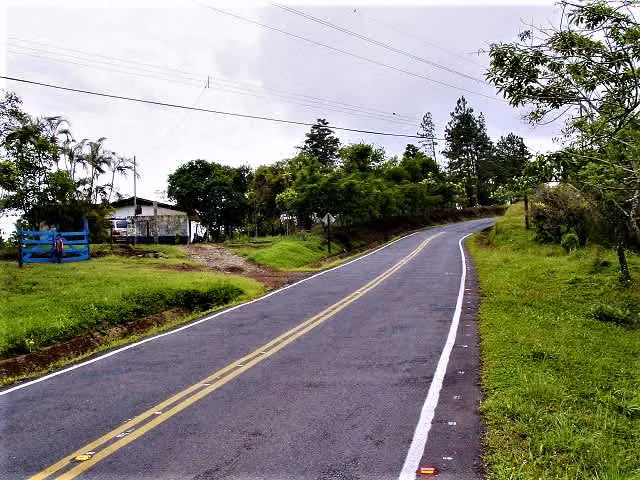4.9 Hect. FRENTE AL LAGO ARENAL, INMEJORABLE, REBAJADA!