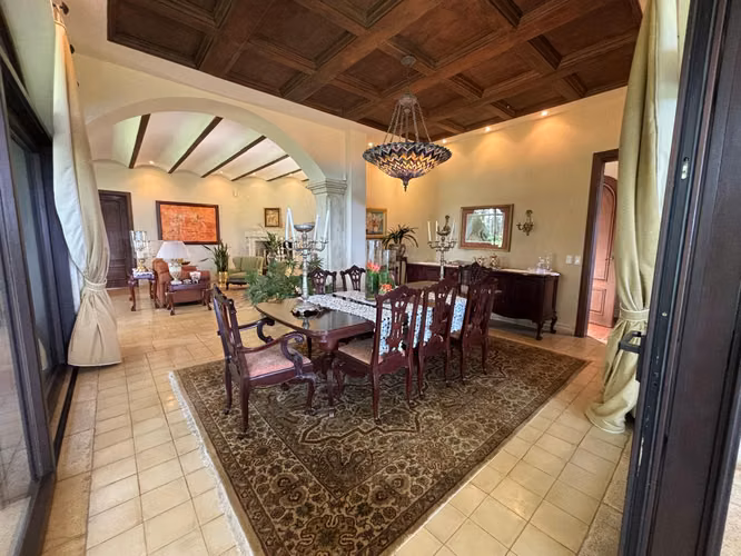 Venta de casa estilo mediterráneo, en Santo Domingo de Heredia