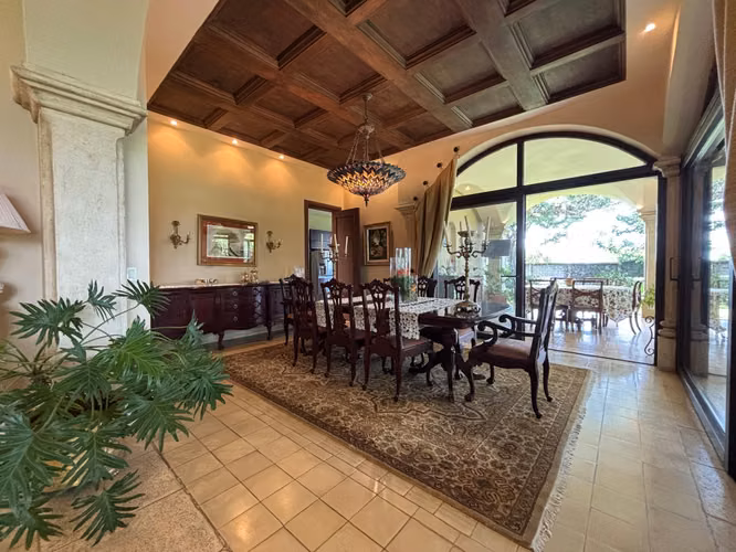 Venta de casa estilo mediterráneo, en Santo Domingo de Heredia