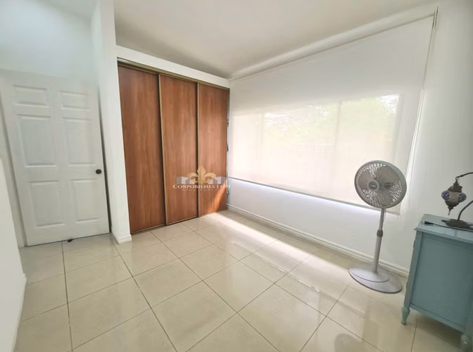 Se vende hermosa casa en condominio pequeño, remodelada en Guachipelin Norte de Escazú