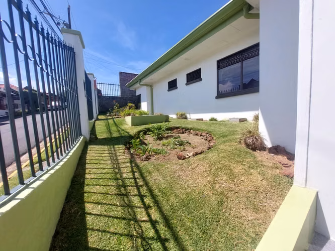 Preciosa casa en Coronado - Imagen 2