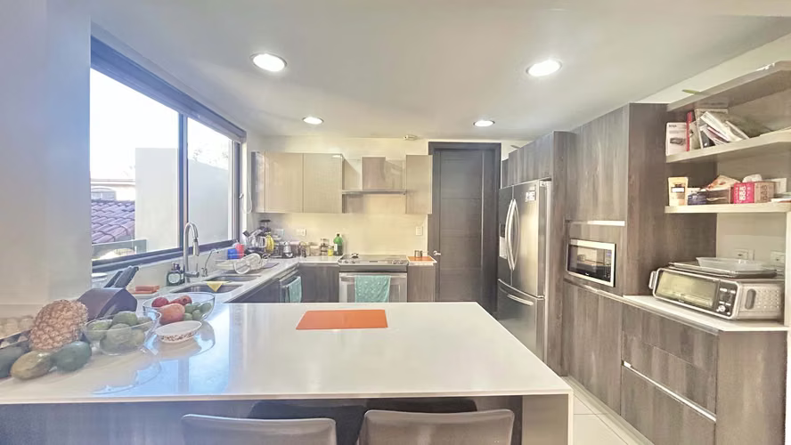 ¡Espectacular Casa en Venta en Guachipelín de Escazú!