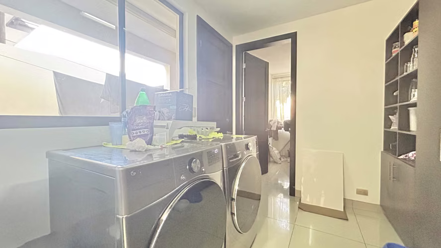 ¡Espectacular Casa en Venta en Guachipelín de Escazú!