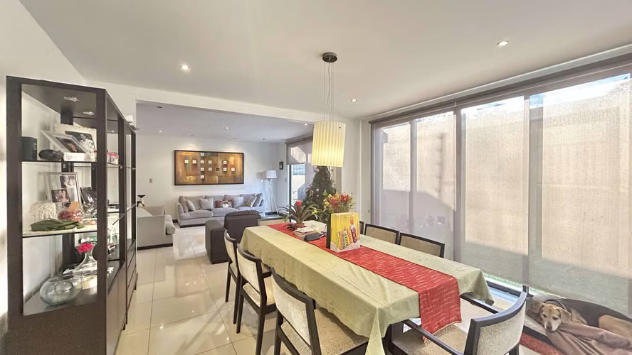 ¡Espectacular Casa en Venta en Guachipelín de Escazú!