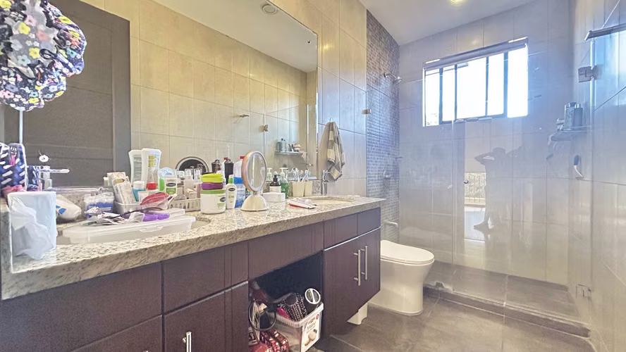 ¡Espectacular Casa en Venta en Guachipelín de Escazú!