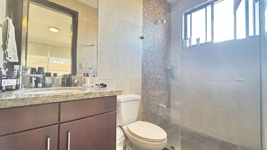 ¡Espectacular Casa en Venta en Guachipelín de Escazú!