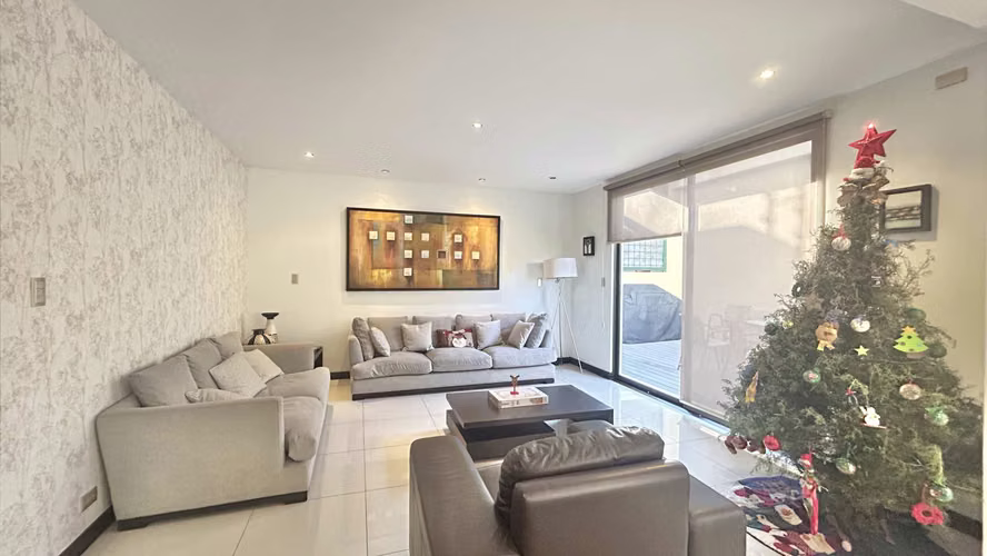¡Espectacular Casa en Venta en Guachipelín de Escazú!