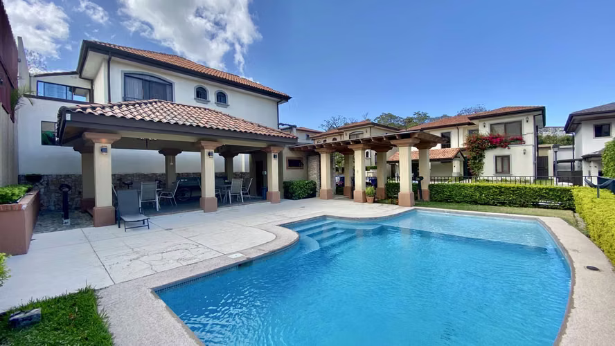 ¡Espectacular Casa en Venta en Guachipelín de Escazú!