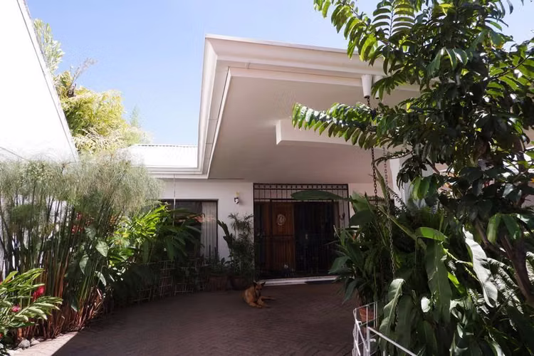 Se vende casa en Laureles, San Rafael de Escazú