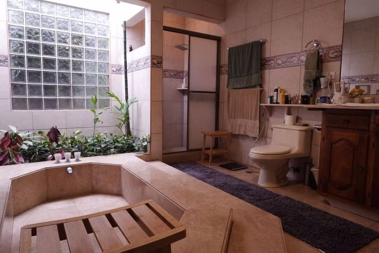 Se vende casa en Laureles, San Rafael de Escazú