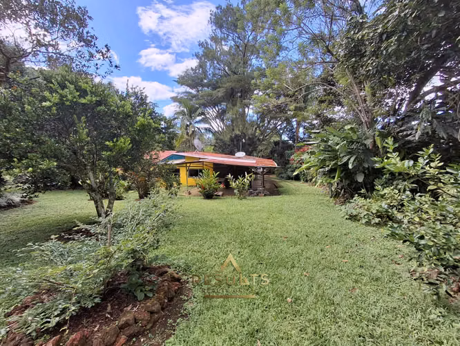 NUEVO! Unique Multi-Home property with pool Minutes to Poás