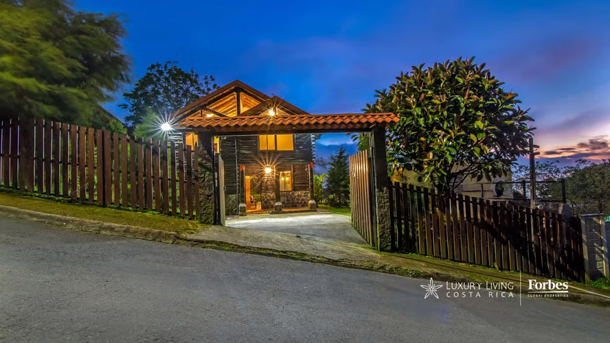 21262 - Chalet Entre Las Nubes: Un Refugio Único de Paz y Energía