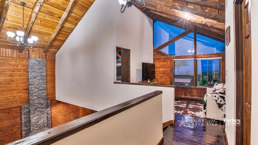21262 - Chalet Entre Las Nubes: Un Refugio Único de Paz y Energía