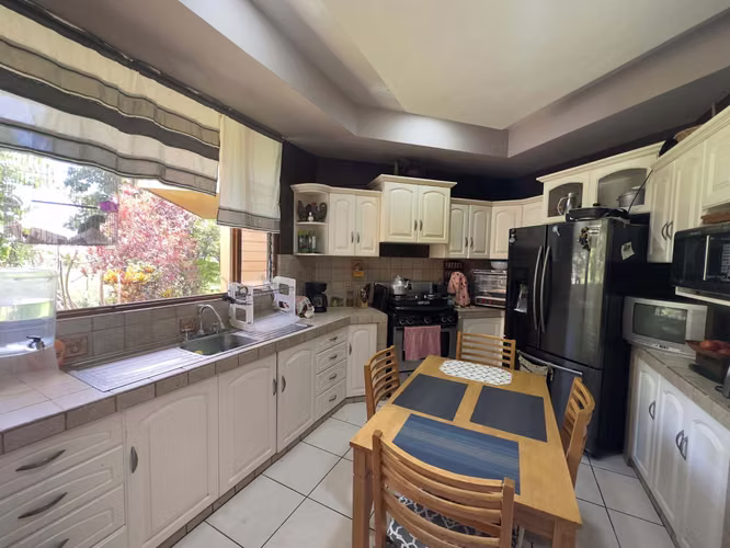 Gran propiedad en venta en Santa Ana, Río Oro