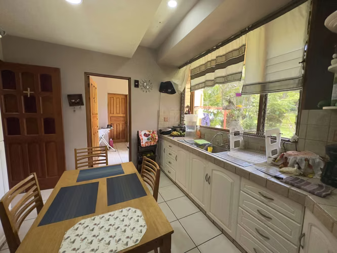 Gran propiedad en venta en Santa Ana, Río Oro