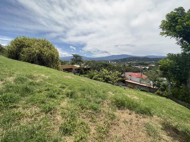 Gran propiedad en venta en Santa Ana, Río Oro