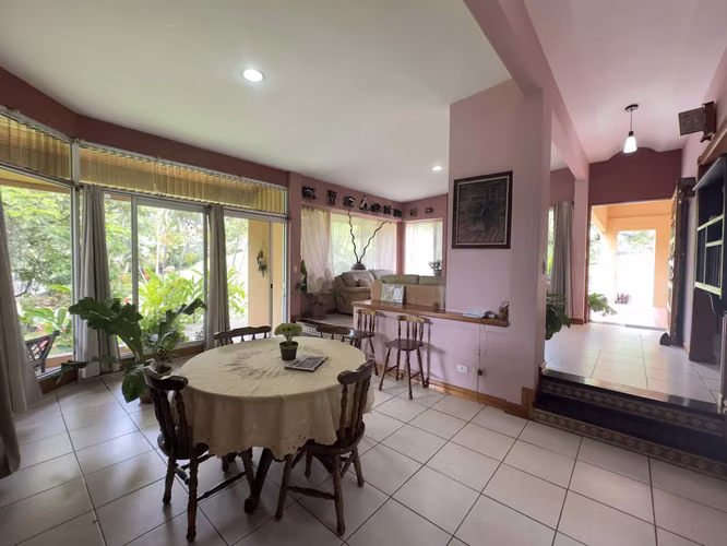 Gran propiedad en venta en Santa Ana, Río Oro