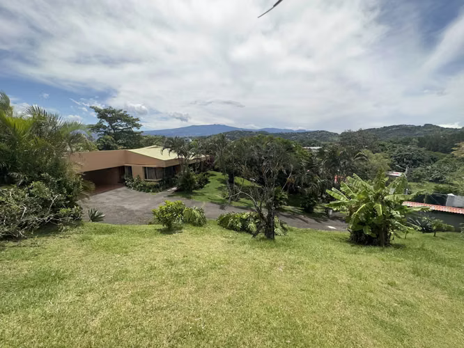 Gran propiedad en venta en Santa Ana, Río Oro