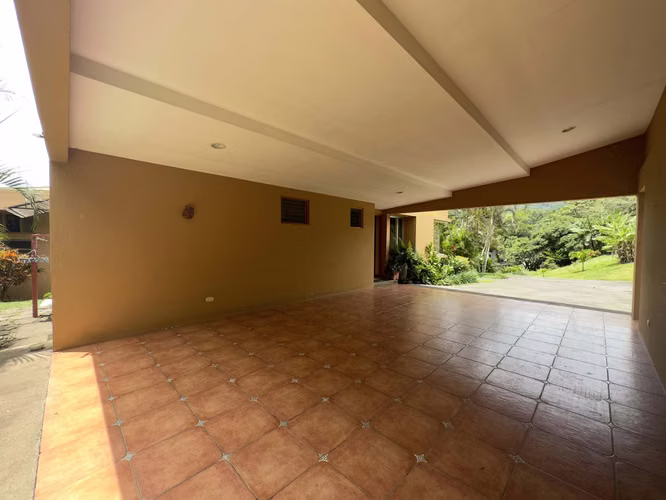 Gran propiedad en venta en Santa Ana, Río Oro