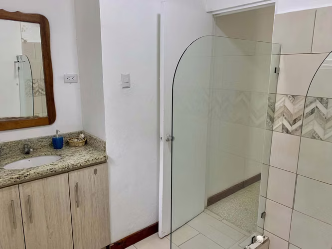  VENTA de Casa+Apartamento   BARRIO ESCALANTE, San Pedro