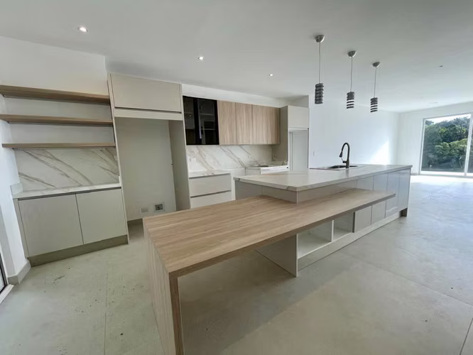 Se vende Casa en Guachipelin - Imagen 3