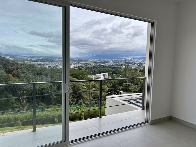 Se vende Casa en Guachipelin - Imagen 11