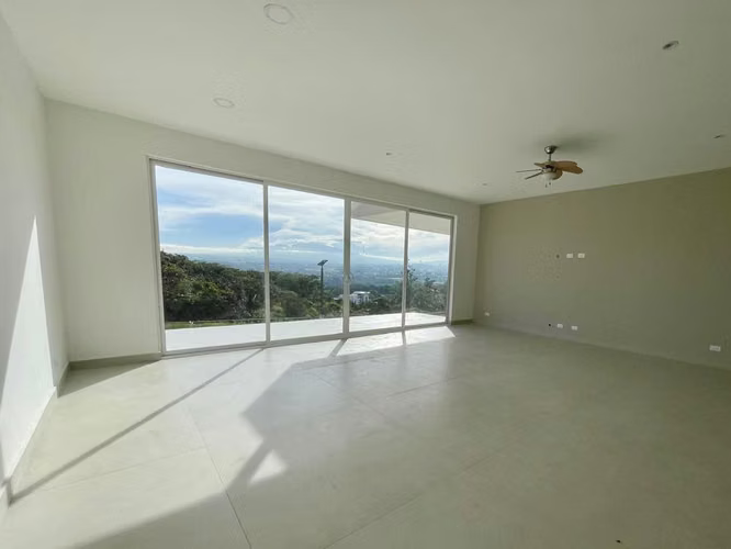 Se vende Casa en Guachipelin - Imagen 4