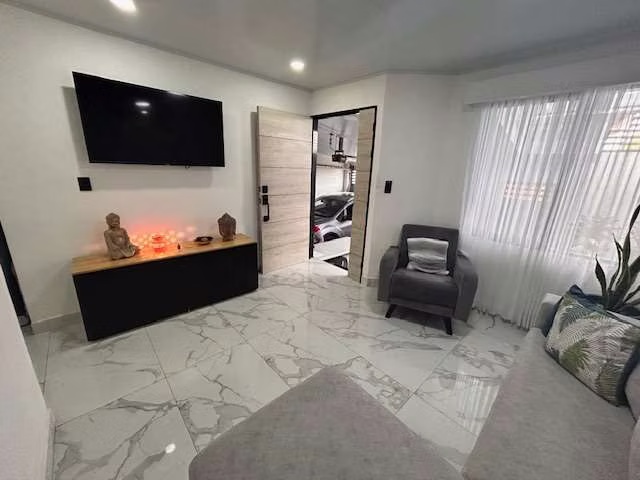 VENTA DE HERMOSA CASA EN MERCEDES NORTE, HEREDIA