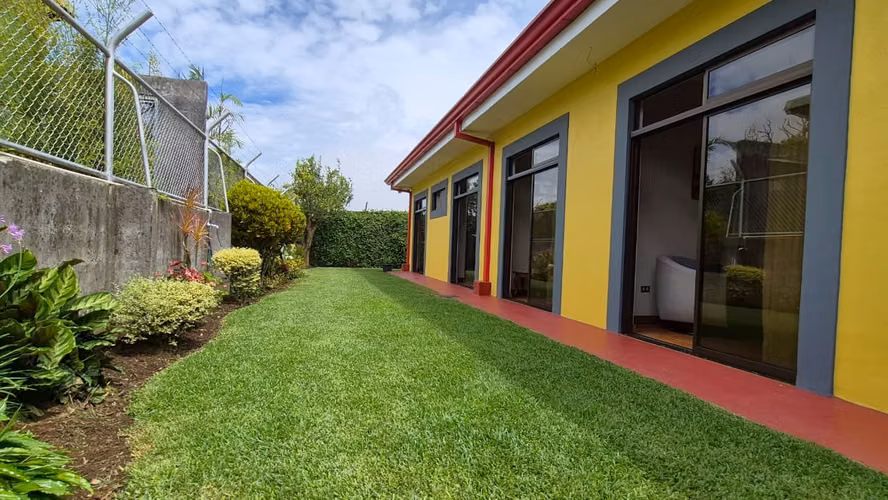 Venta de casa de un nivel en San Rafael de Coronado