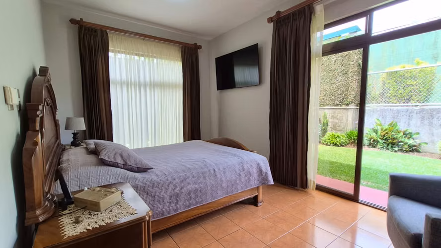 Venta de casa de un nivel en San Rafael de Coronado