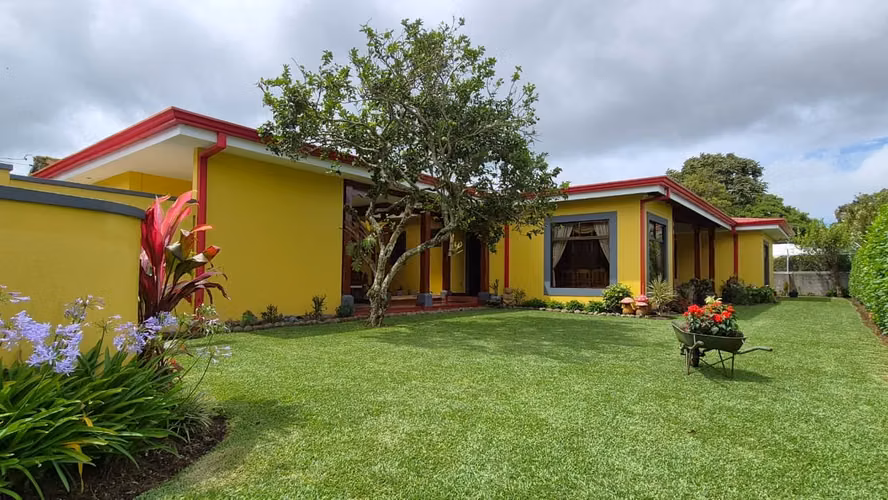 Venta de casa de un nivel en San Rafael de Coronado