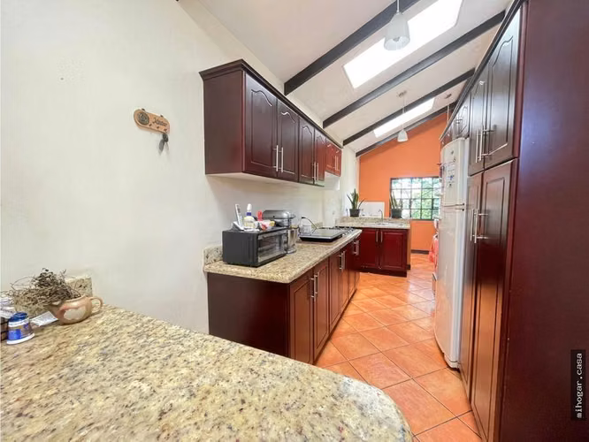 SE VENDE CASA DESAMPARADOS , OFICINAS, BODEGA