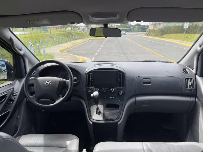 HYUNDAI GRAND STAREX 2016