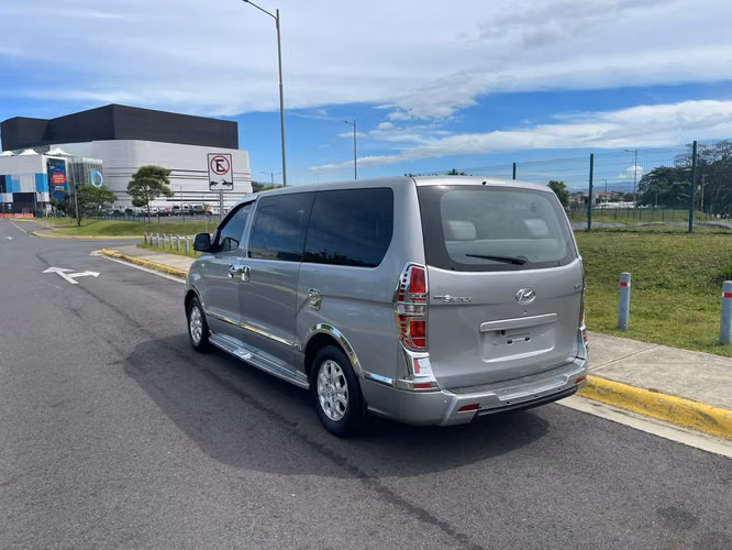 HYUNDAI GRAND STAREX 2016