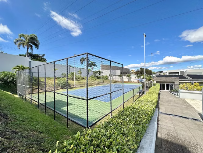 HERMOSA CASA EN VENTA EN CONDOMINIO EN GUACHIPELIN DE ESCAZU