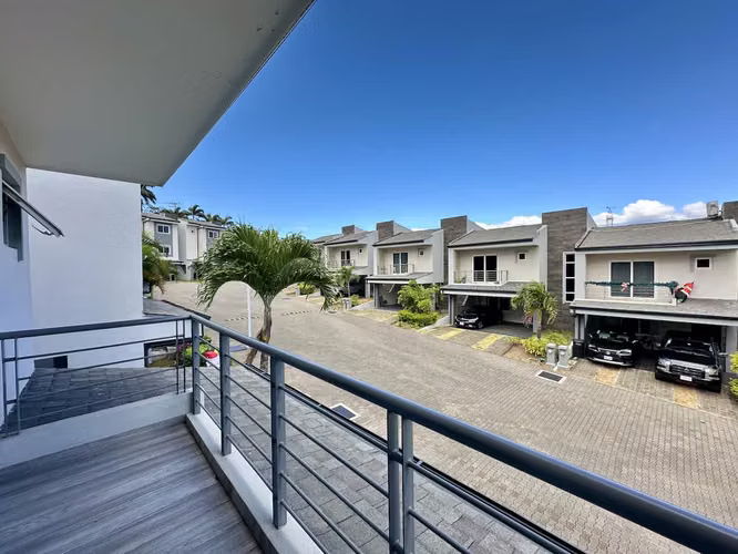 HERMOSA CASA EN VENTA EN CONDOMINIO EN GUACHIPELIN DE ESCAZU