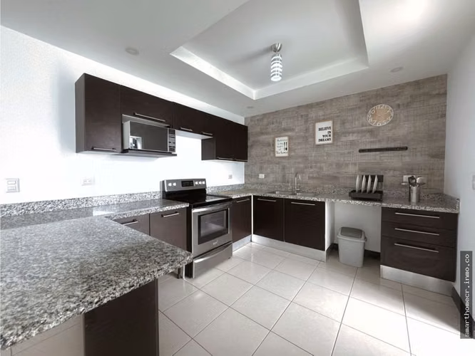 ALQUILER DE CASA ESQUINERA EN RIO PALMA, GUACHIPELÍN - Imagen 3