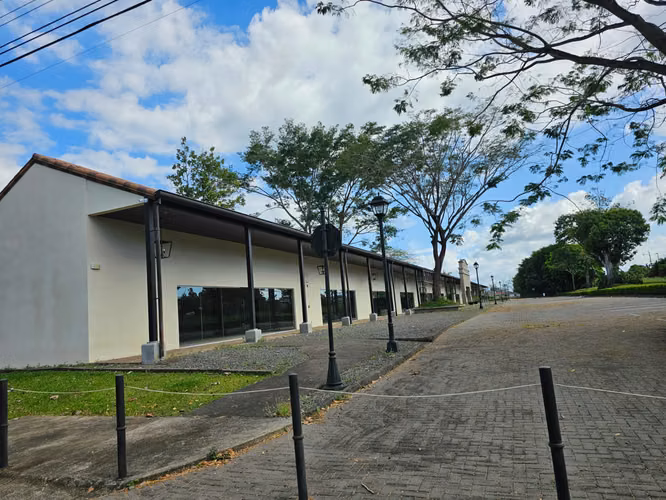 ESPARZA quinta sobre calle principal frente a … hermoso lote plano