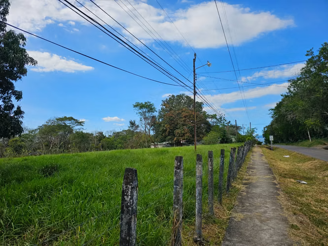 ESPARZA quinta sobre calle principal frente a … hermoso lote plano