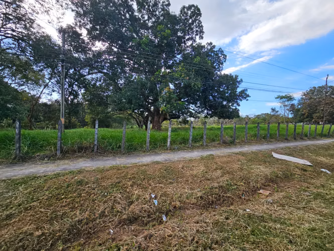ESPARZA quinta sobre calle principal frente a … hermoso lote plano