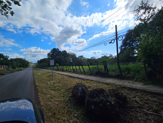 ESPARZA quinta sobre calle principal frente a … hermoso lote plano