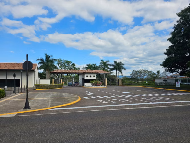 ESPARZA quinta sobre calle principal frente a … hermoso lote plano
