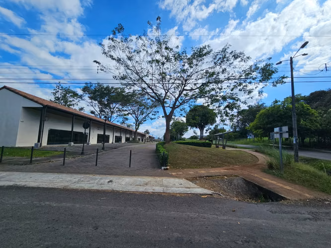 ESPARZA quinta sobre calle principal frente a … hermoso lote plano