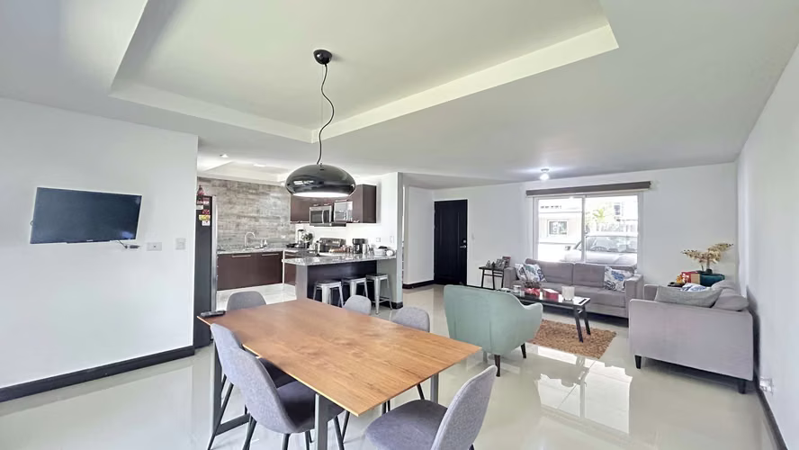 ¡Se Vende Townhouse en Condominio Río Palma, Guachipelín Norte de Escazu!