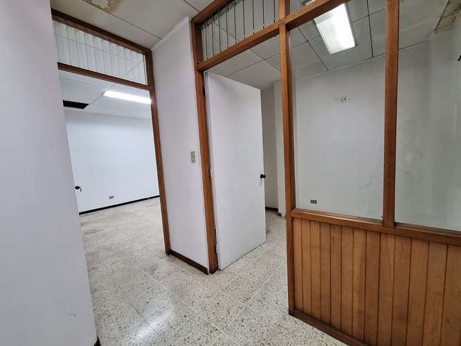 Alquiler de amplio local comercial en Trejos Montealegre Escazú - Imagen 12