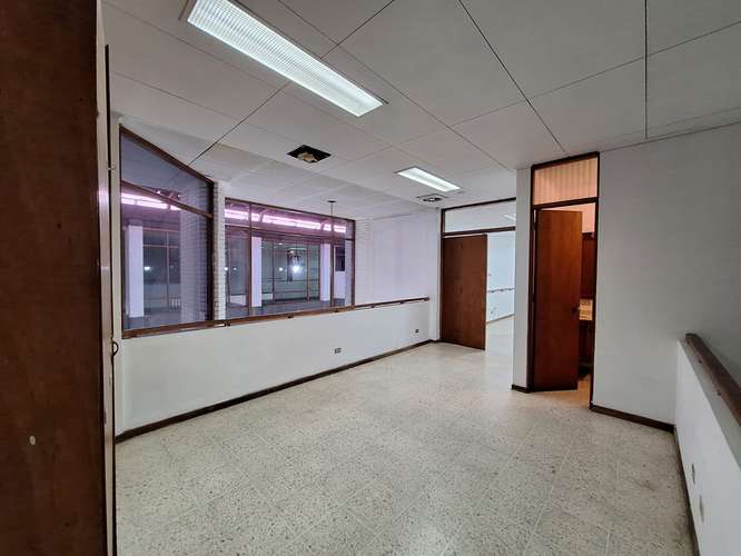 Alquiler de amplio local comercial en Trejos Montealegre Escazú - Imagen 20