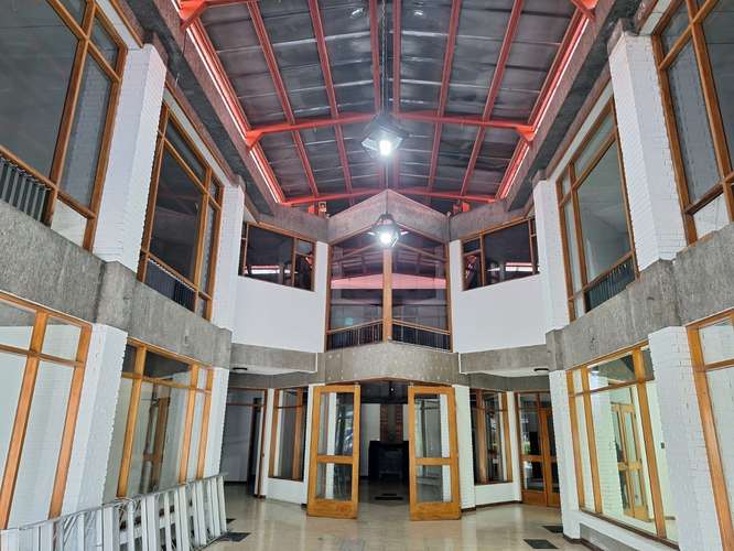Alquiler de amplio local comercial en Trejos Montealegre Escazú - Imagen 4